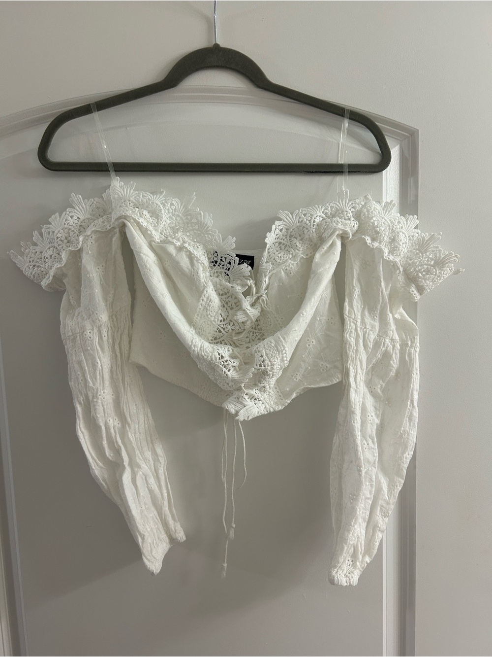 Delicate White Lace Off-Shoulder Bandeau